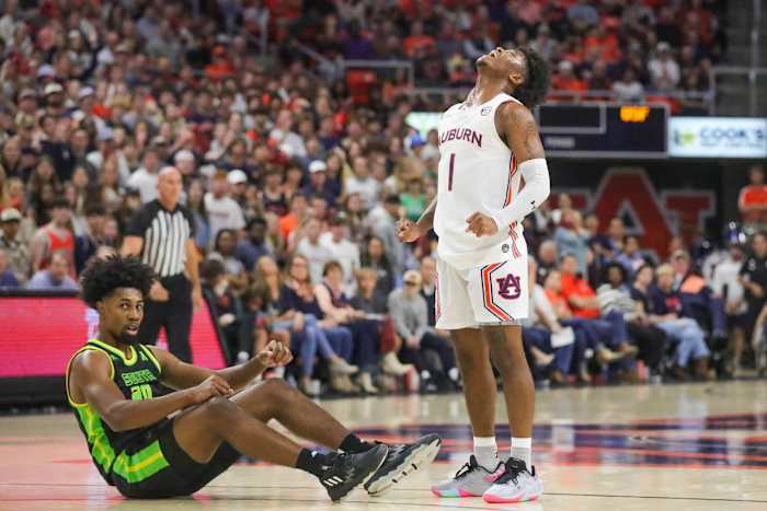 Wendell Green celebrating vs South Florida for Auburn basketball.